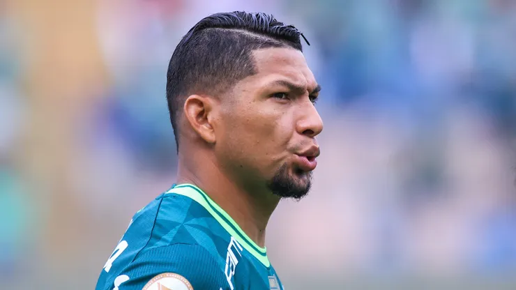 Rony jogador do Palmeiras durante partida contra o Santos no estadio Arena Barueri pelo campeonato Brasileiro A 2023. https://www.antenadosnofutebol.com.br/mercado-da-bola/palmeiras-e-fulham-definem-prazo-final-em-negociacao-por-andreas-pereira-ex-flamengo