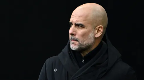 Pep Guardiola, técnico do Manchester City, durante partida contra o Aston Villa (Photo by Dan Mullan/Getty Images)