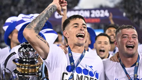 Valentín Gómez durante comemoração de título do Vélez Sarsfield.