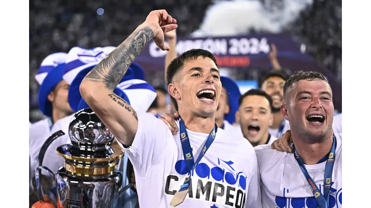 Valentín Gómez durante comemoração de título do Vélez Sarsfield.