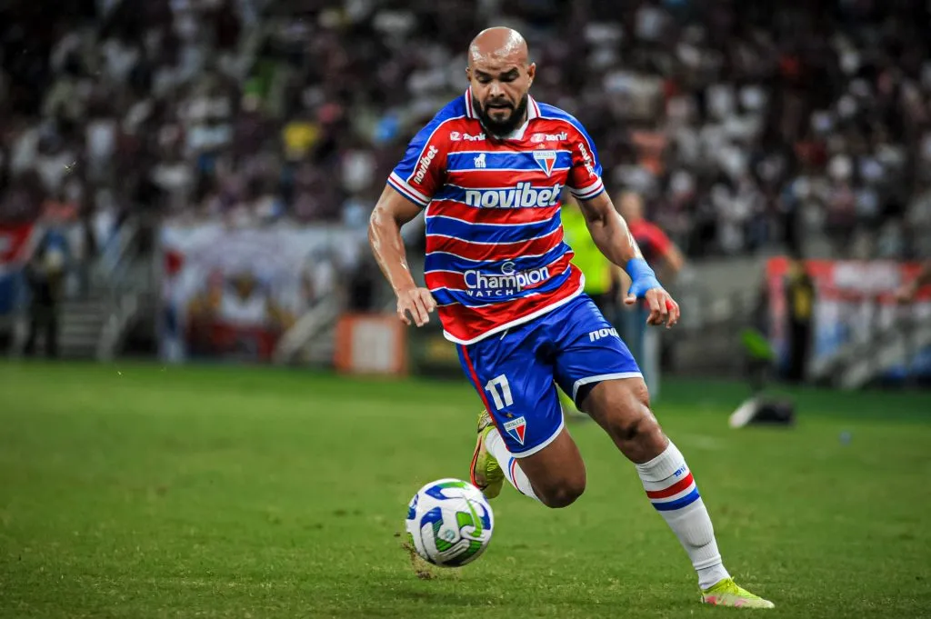 Zé Welison, volante do Fortaleza.. Foto: Kely Pereira/AGIF