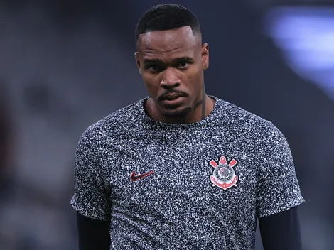 Carlos Miguel, ex-Corinthians, volta a atuar após 4 meses e se destaca