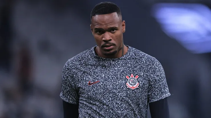 Carlos Miguel, ex-jogador do Corinthians, durante aquecimento antes da partida contra o America-RN, pela Copa do Brasil de 2024.