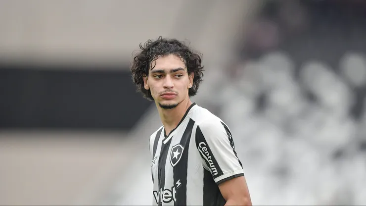 Matheus Nascimento durante confronto contra o Maricá no Campeonato Carioca de 2025.
