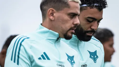 Fagner e Gabigol durante treinamento do Cruzeiro. Foto: Gustavo Aleixo/Cruzeiro