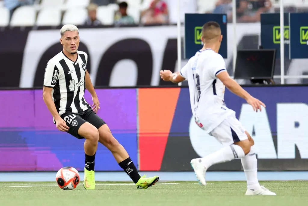Kauan Lindes em partida pelo Botafogo (Foto: Vitor Silva/Botafogo)