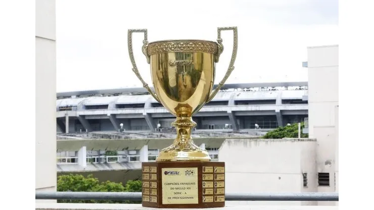Taça do Campeonato Carioca de 2025. Foto: Úrsula Nery/Agência FERJ