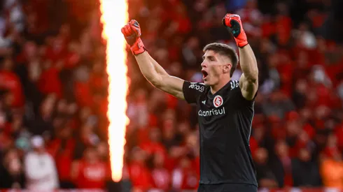 Sergio Rochet, jogador do Internacional, comemora gol durante partida contra o Cruzeiro pelo Campeonato Brasileiro de 2024. Foto: Maxi Franzoi/AGIF