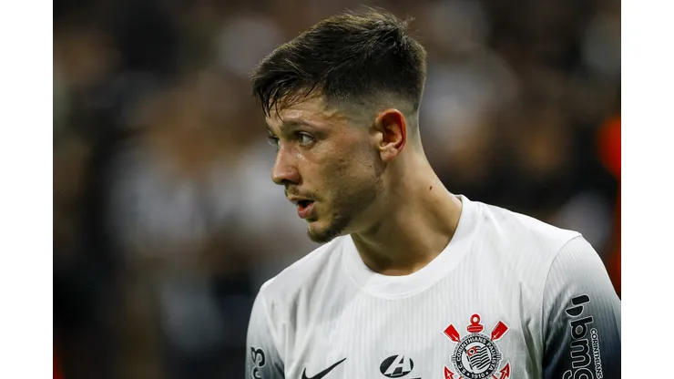 Rodrigo Garro durante confronto contra o Bahia no Brasileirão 2024.