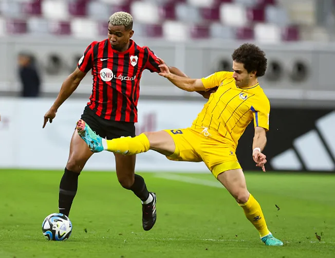 Thiago Mendes atuando no Al-Rayyan em 2024  – (Photo by Noushad Thekkayil/NurPhoto via Getty Images)