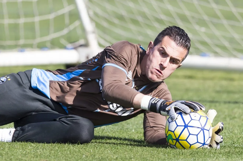 PORTO ALEGRE – RS – 19/09/2016 – TREINO DO GREMIO –  Marcelo Grohe durante treino do Gremio no CT Luis Carvalho. Foto:Jeferson Guareze/AGIF
