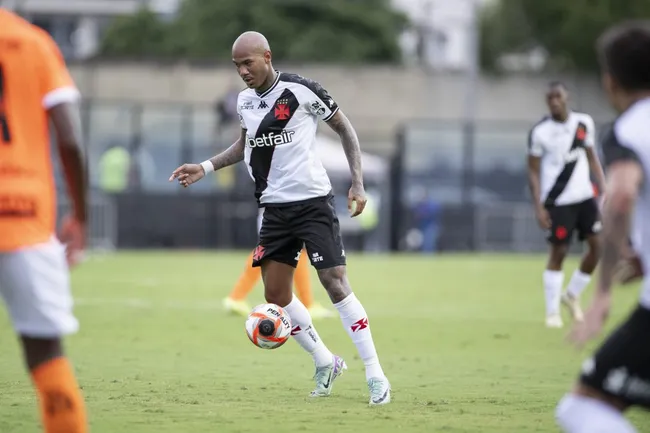 Zé Gabriel jogador do Vasco durante partida contra o Nova Iguaçu no estádio São Januário pelo campeonato Carioca 2025. Foto: Jorge Rodrigues/AGIF