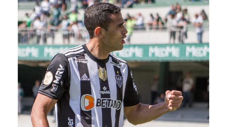 Alan Kardec durante confronto entre Atlético-MG e Coritiba no Brasileirão 2022.