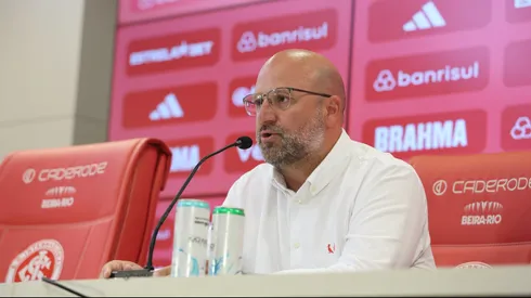 Foto Ricardo Duarte/Internacional – José Olavo Bisol durante apresentação de Ronaldo no Internacional.