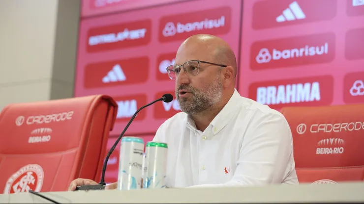 Foto Ricardo Duarte/Internacional - José Olavo Bisol durante apresentação de Ronaldo no Internacional.