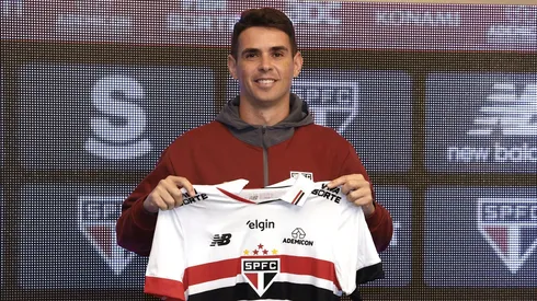 Oscar voltou para o São Paulo – Foto: Rubens Chiri / saopaulofc.
