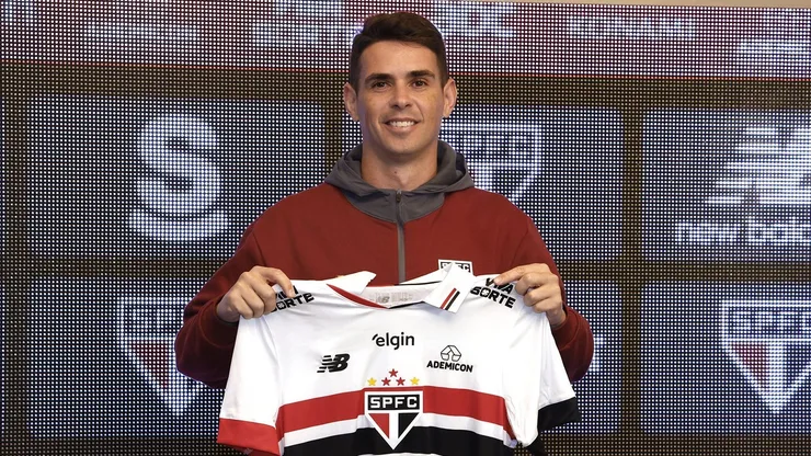 Oscar voltou para o São Paulo - Foto: Rubens Chiri / saopaulofc.