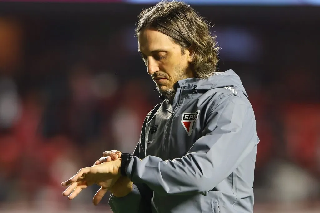 Luis Zubeldia técnico do São Paulo durante partida contra o Juventude no Morumbi pelo campeonato Brasileiro A 2024. Foto: Joisel Amaral/AGIF