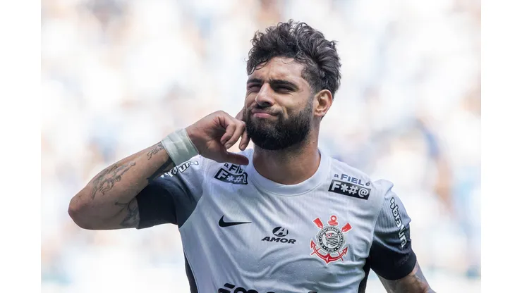 Yuri Alberto durante confronto entre Grêmio e Corinthians no Brasileirão 2024.