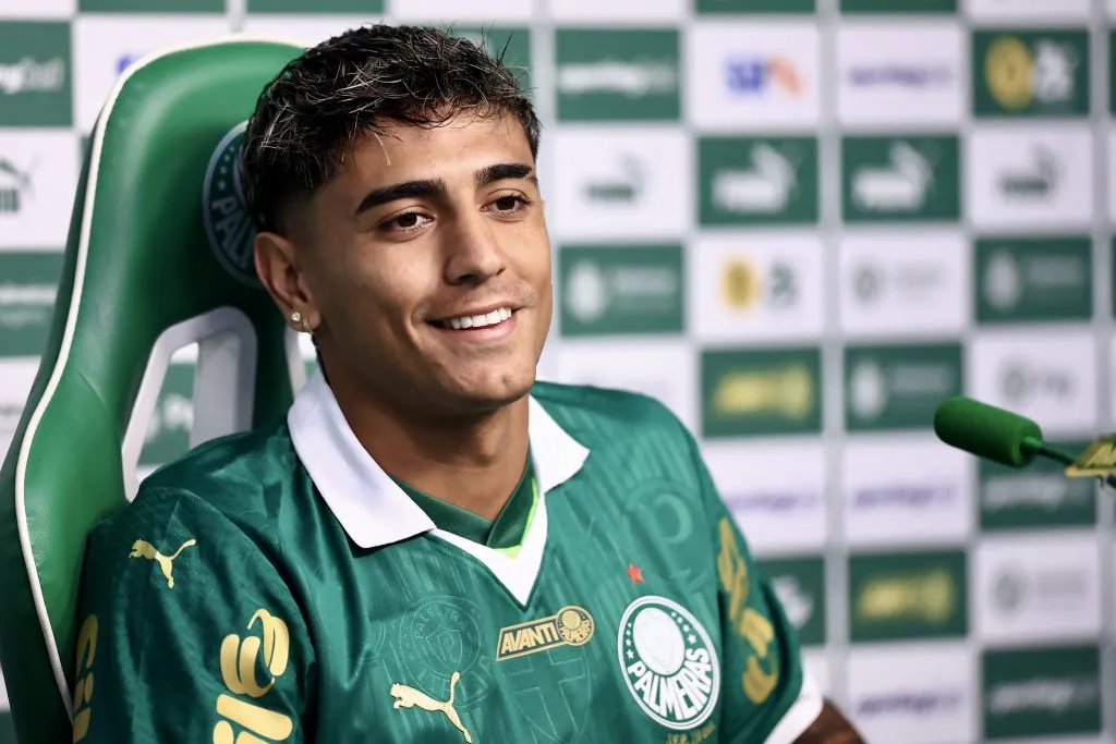 SP – SAO PAULO – 14/01/2025 – PALMEIRAS, APRESENTACAO FACUNDO TORRES – Facundo Torres durante sua apresentacao oficial como jogador do Palmeiras em coletiva de imprensa realizada no CT Academia de Futebol. Foto: Marcello Zambrana/AGIF