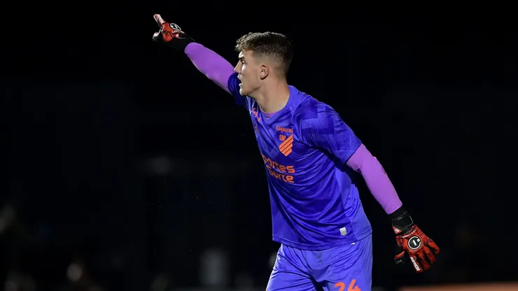 Leo Linck goleiro do Athletico-PR durante partida contra o Vasco no estadio Sao Januario pelo campeonato Brasileiro A 2024. Foto: Thiago Ribeiro/AGIF