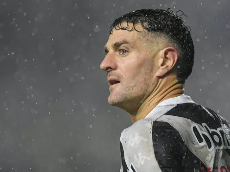 Vasco faz proposta por novo 'camisa 9' para ser sombra de Vegetti
