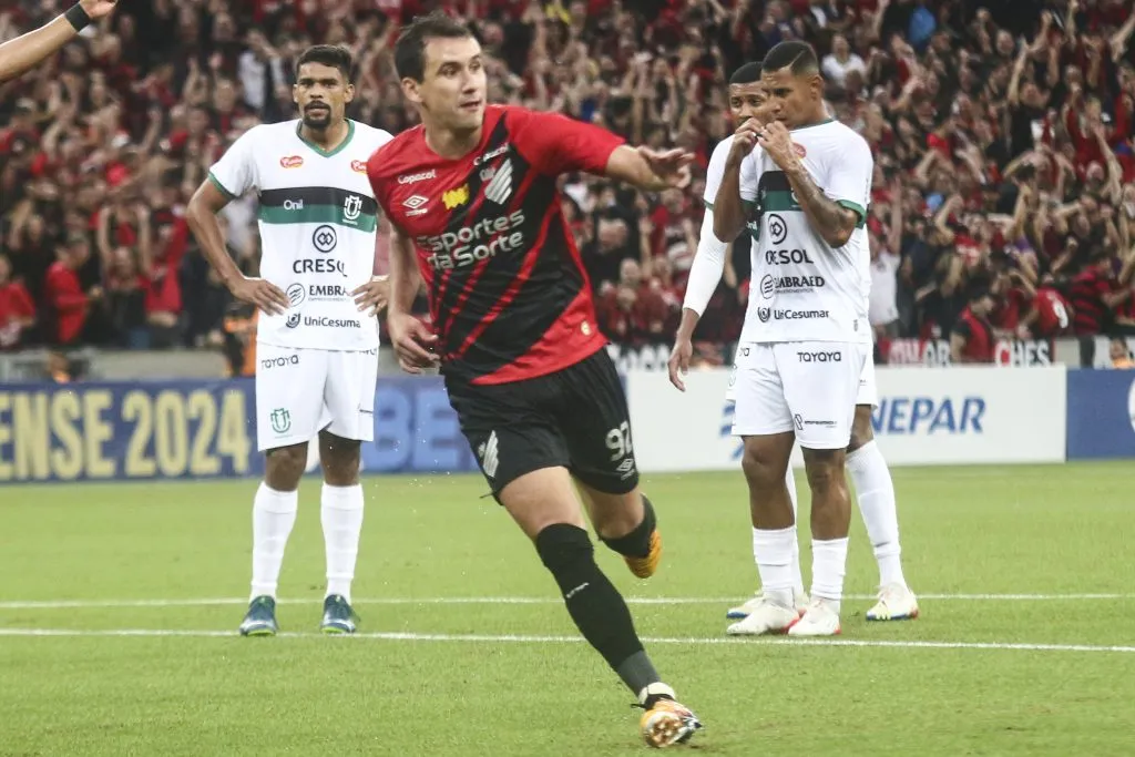 Pablo jogador do Athletico-PR comemora seu gol durante partida contra o Maringá na Arena da Baixada pelo campeonato Paranaense 2024. Foto: Gabriel Rosa Machado/AGIF