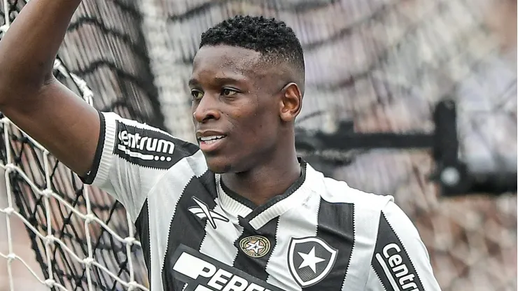 Botafogo negocia saída de Luiz Henrique.