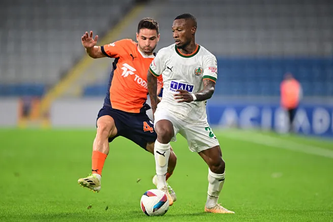 Loide Augusto atuando no Alanyaspor-TUR em 2024 –  (Photo by Mehmet Murat Onel/Anadolu via Getty Images)