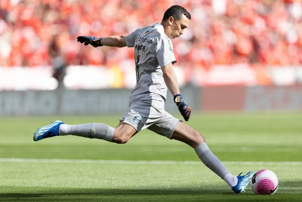Marchesin jogador do Gremio durante partida contra o Internacional no estadio Beira-Rio pelo campeonato Brasileiro A 2024. Foto: Liamara Polli/AGIF