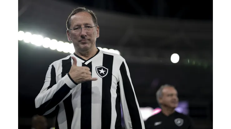 John Textor durante confronto entre Botafogo e Vitória no Brasileirão 2024.