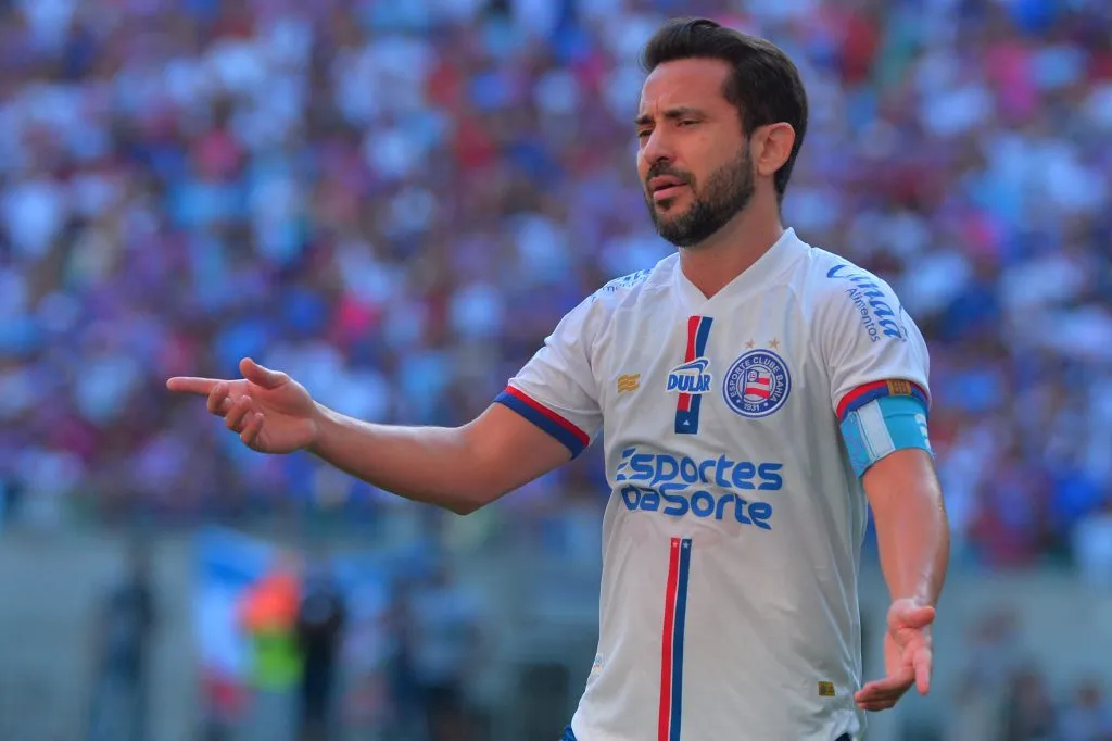 Everton Ribeiro durante confronto contra o Atlético-GO no Brasileirão 2024.. Foto: Walmir Cirne/AGIF