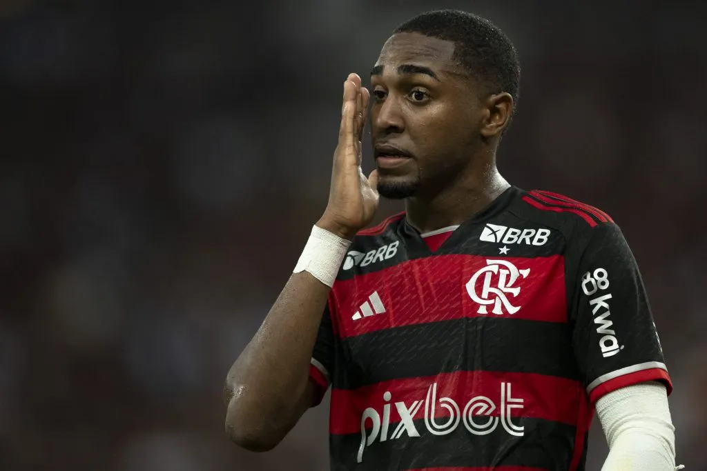 RJ – RIO DE JANEIRO – 13/06/2024 – BRASILEIRO A 2024, FLAMENGO X GREMIO – Lorran jogador do Flamengo lamenta durante partida contra o Gremio no estadio Maracana pelo campeonato Brasileiro A 2024. Foto: Jorge Rodrigues/AGIF