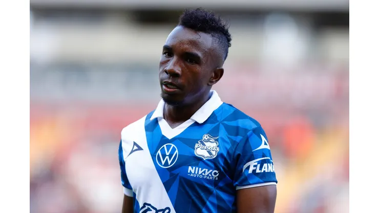 Kevin Velasco durante confronto contra o Necaxa.