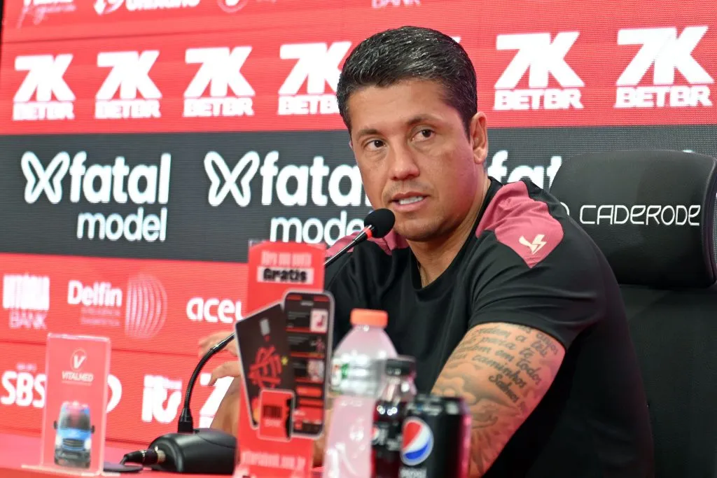 Thiago Carpini, tecnico do Vitoria durante entrevista coletiva de imprensa, apos a partida pelo campeonato Baiano 2025. Foto: Walmir Cirne/AGIF