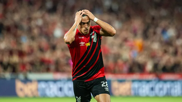 Cuello pode sair do Athletico.