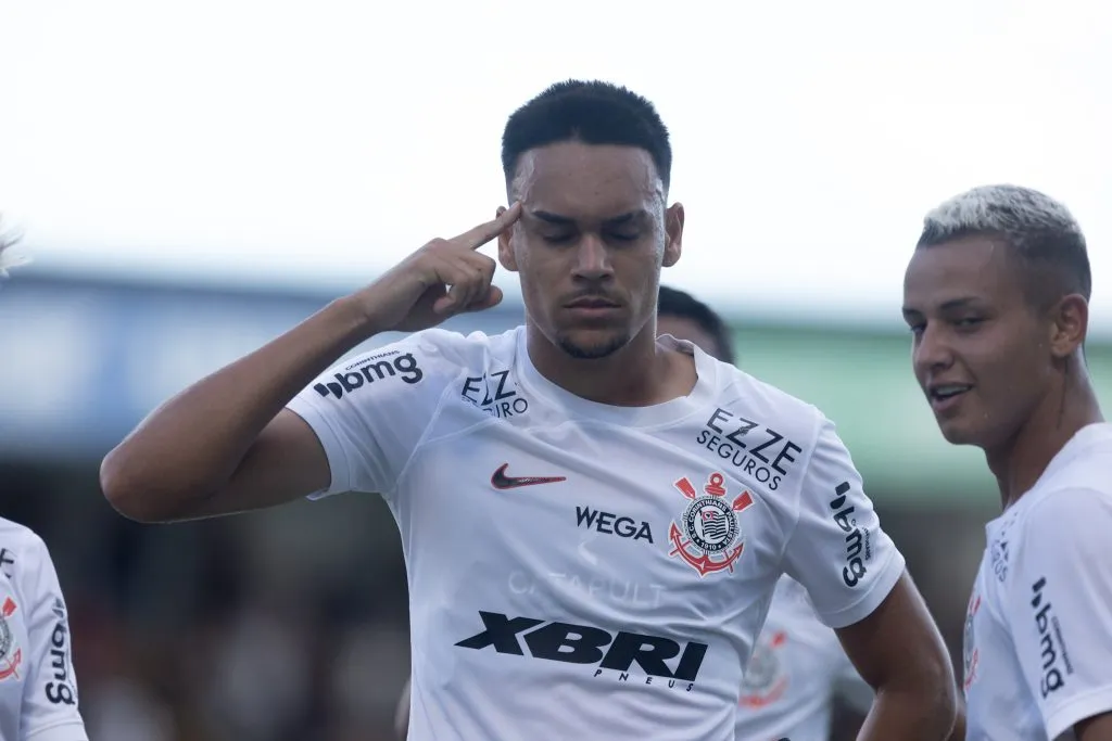 João Pedro Tchoca, zagueiro do Corinthians. Foto: Leonardo Lima/AGIF