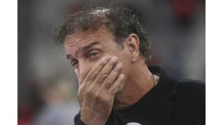 Cuca durante confronto entre Athletico-PR e Criciúma no Brasileirão de 2024.