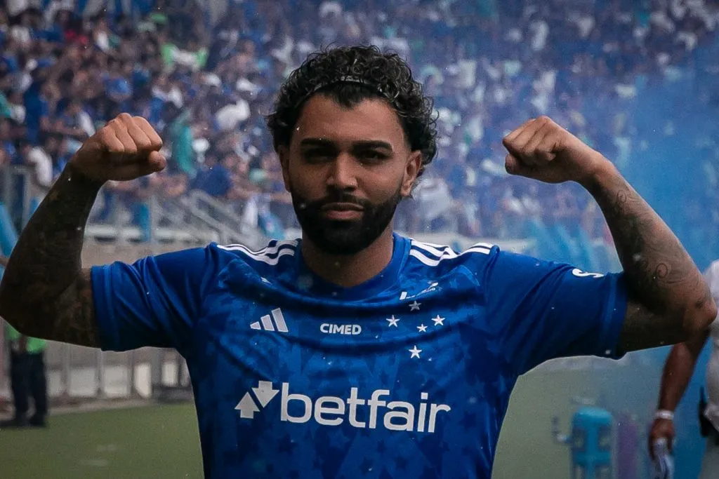 MG – BELO HORIZONTE – 04/01/2025 – CRUZEIRO, APRESENTACAO GABIGOL – Gabigol durante sua apresentacao oficial como jogador do Cruzeiro em coletiva de imprensa realizada no Mineirao. Foto: Fernando Moreno/AGIF