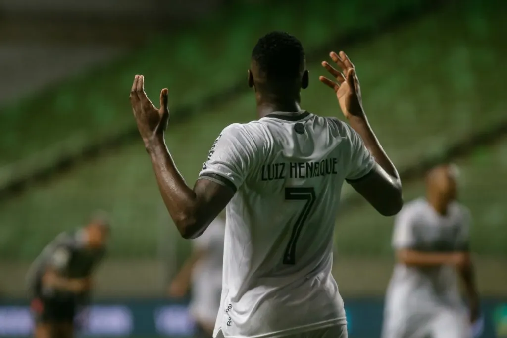 MG – BELO HORIZONTE – 20/11/2024 – BRASILEIRO A 2024, ATLETICO-MG X BOTAFOGO – Luiz Henrique jogador do Botafogo durante partida contra o Atletico-MG no estadio Independencia pelo campeonato Brasileiro A 2024. Foto: Fernando Moreno/AGIF