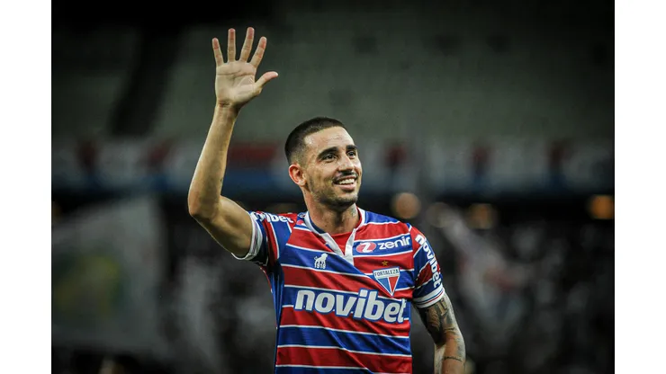 Thiago Galhardo com a camisa do Fortaleza na Copa do Brasil de 2023.