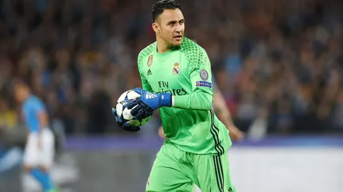 Keylor Navas durante confronto entre Napoli e Real Madrid na Champions League 2016/17.