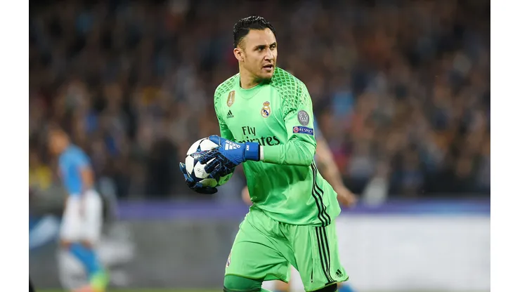 Keylor Navas durante confronto entre Napoli e Real Madrid na Champions League 2016/17.