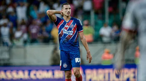 BA - SALVADOR - 05/10/2024 - BRASILEIRO A 2024, BAHIA X FLAMENGO - Gabriel Xavier jogador do Bahia durante partida contra o Flamengo no estadio Arena Fonte Nova pelo campeonato Brasileiro A 2024. Foto: Jhony Pinho/AGIF