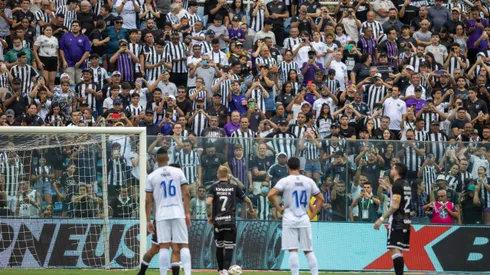 campeonato Cearense 2025. Foto: Baggio Rodrigues/AGIF O ChatGPT disse: ChatGPT Pedro Henrique, jogador do Ceará, comemora seu gol durante a partida contra o Tirol no Estádio Presidente Vargas (CE), válida pelo Campeonato Cearense de 2025. Foto: Baggio Rodrigues/AGIF.