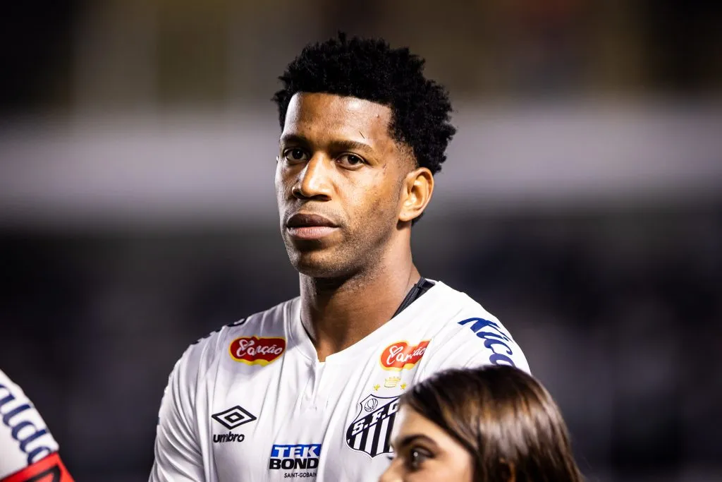 SP – SANTOS – 02/08/2024 – BRASILEIRO B 2024, SANTOS X SPORT – Gil jogador do Santos durante partida contra o Sport no estadio Vila Belmiro pelo campeonato Brasileiro B 2024. Foto: Abner Dourado/AGIF