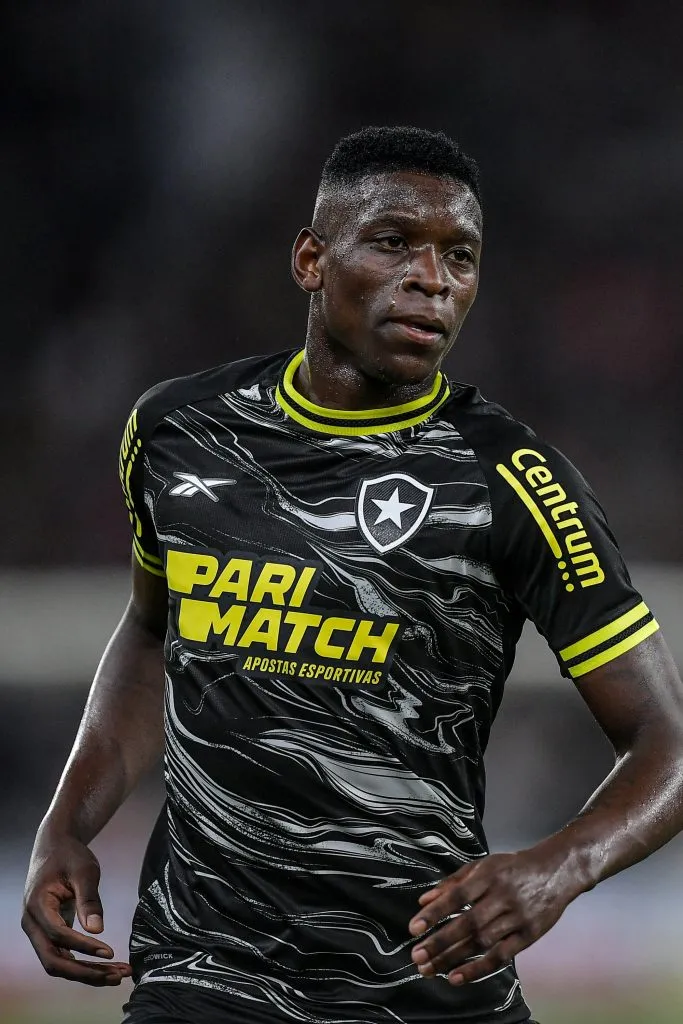 RJ – RIO DE JANEIRO – 05/11/2024 – BRASILEIRO A 2024, BOTAFOGO X VASCO – Luiz Henrique jogador do Botafogo durante partida contra o Vasco no estadio Engenhao pelo campeonato Brasileiro A 2024. Foto: Thiago Ribeiro/AGIF