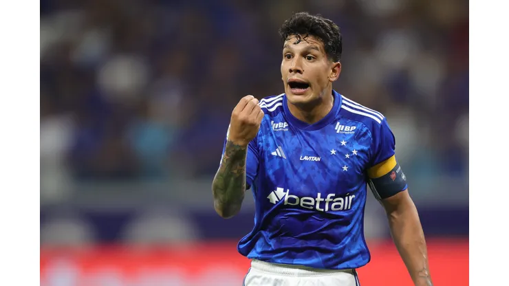 Lucas Romero durante confronto contra o Vasco no Brasileirão 2024.