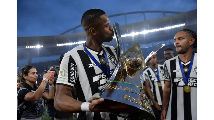 Júnior Santos durante comemoração do título do Campeonato Brasileiro de 2024.