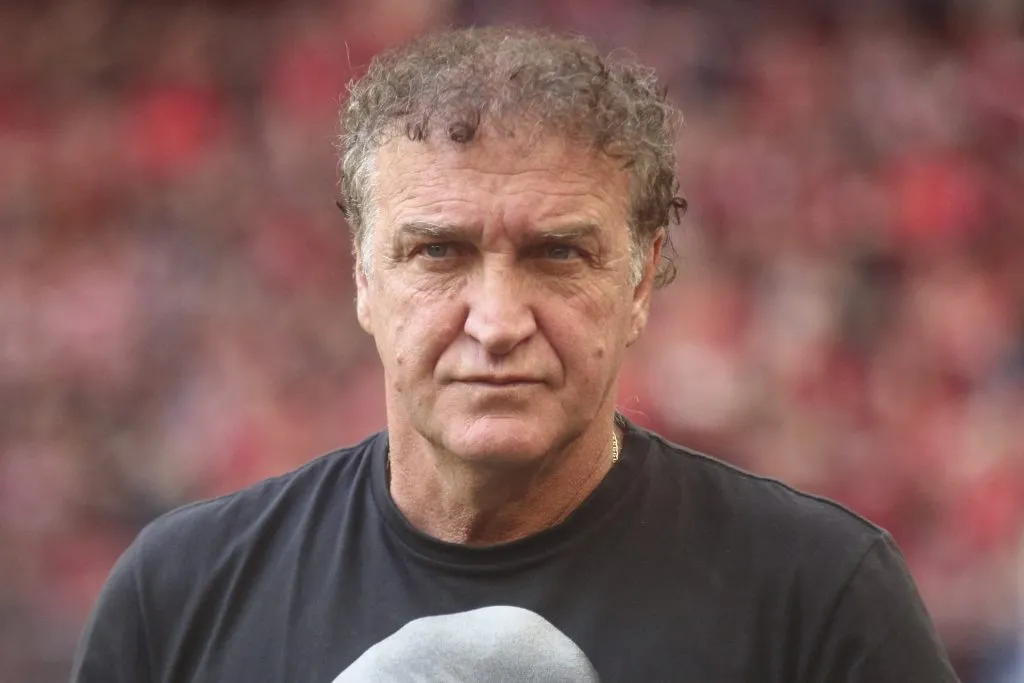 Cuca durante partida entre Athletico-PR x Corinthians no Campeonato Brasileiro A 2024. Foto: Gabriel Machado/AGIF
